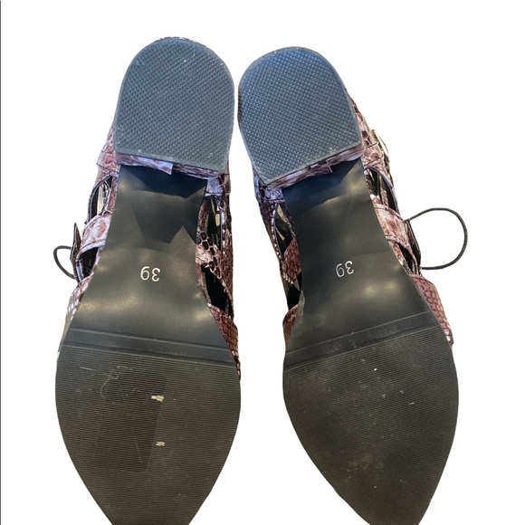 Cut out snakeskin ankle booties - Picture 5 of 6